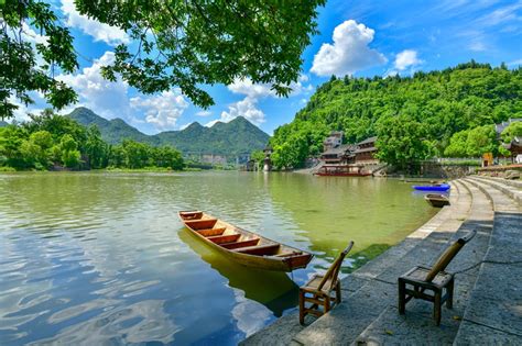 我居住在湖南一條河邊河水水位時升時降為預防河水房屋所以我和家人住在建於木樁上的|既要压低外河水位，也要严防城市内涝——成功守护辰溪县城的两。